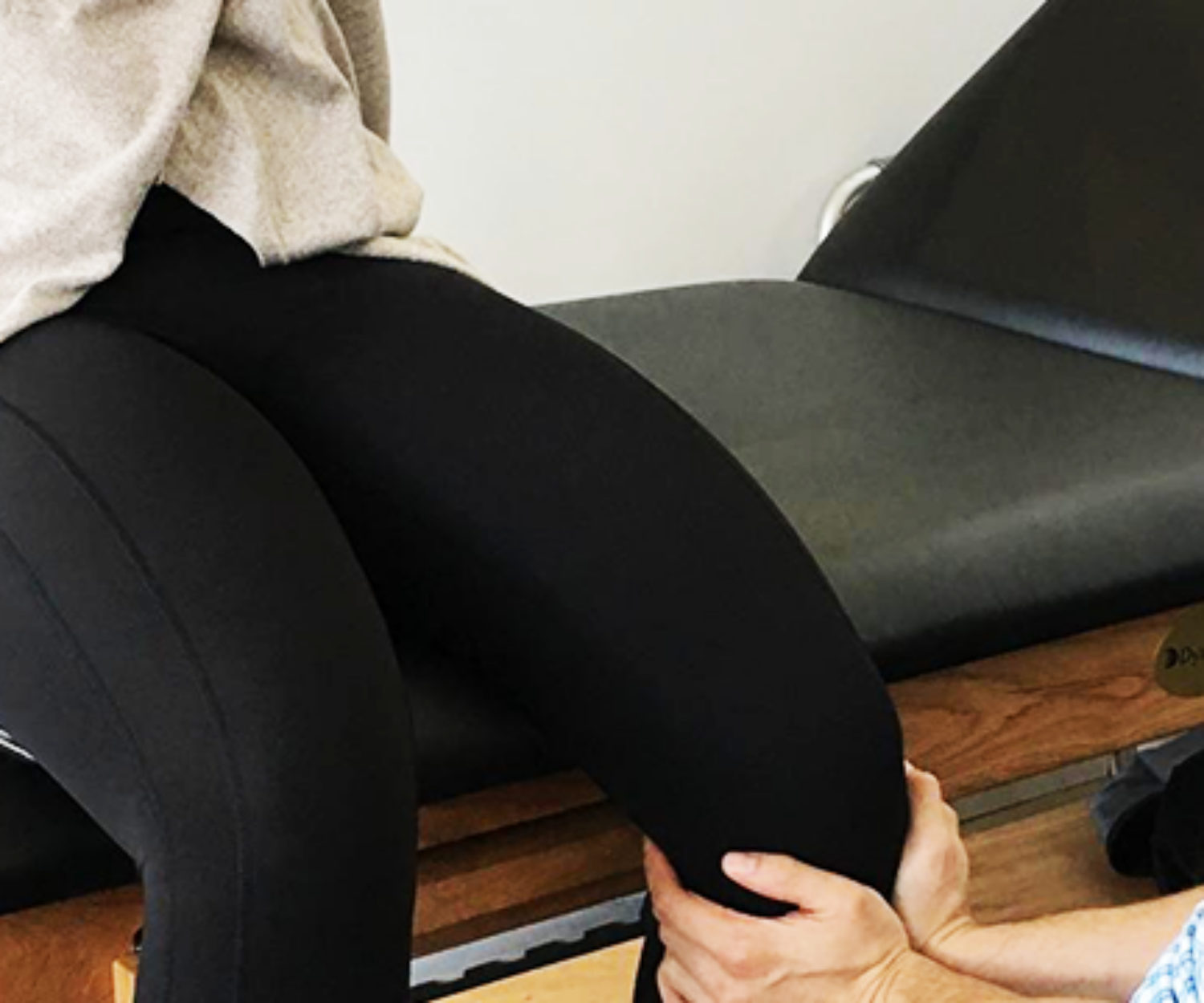 knee-injury-physical-therapist-wynwood-miami-fox-physical-therapy